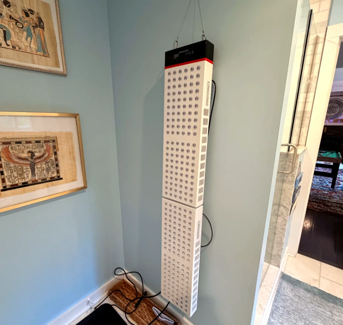 Red-light panel in a quiet room